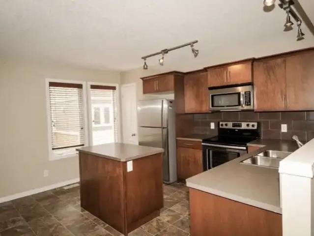 Townhouse 2 Bedroom For Rent Calgary AB 2250 ES104470636