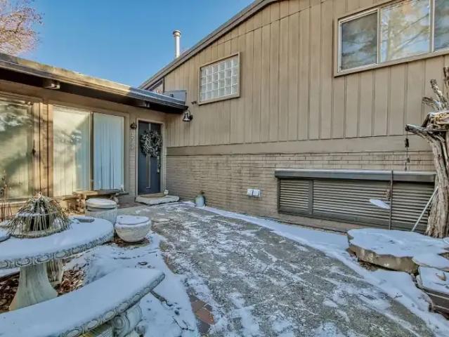 Townhouse 2 Bedroom For Rent Calgary AB 2400 ES104637724