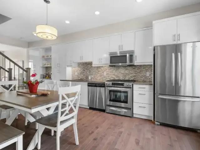 Townhouse 2 Bedroom For Rent Calgary AB 2600 ES102518501