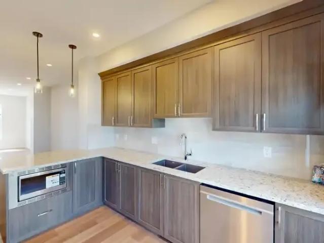 Townhouse 2 Bedroom For Rent Calgary AB 2800 ES102846565