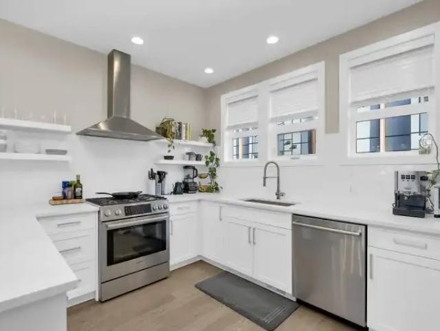 Townhouse 2 Bedroom For Rent Calgary AB 3350 ES104535343