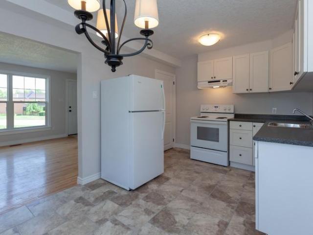 Townhouse 2 Bedroom For Rent Cambridge ON 1995 ELS102143444