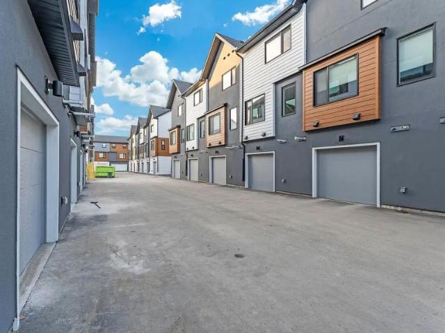 Townhouse 2 Bedroom For Rent Chestermere AB 1999 ES98310461