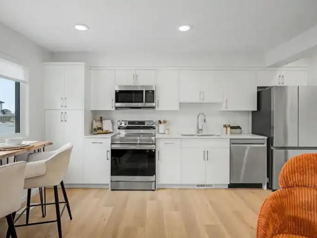 Townhouse 2 Bedroom For Rent Edmonton AB 1584 ES103840140