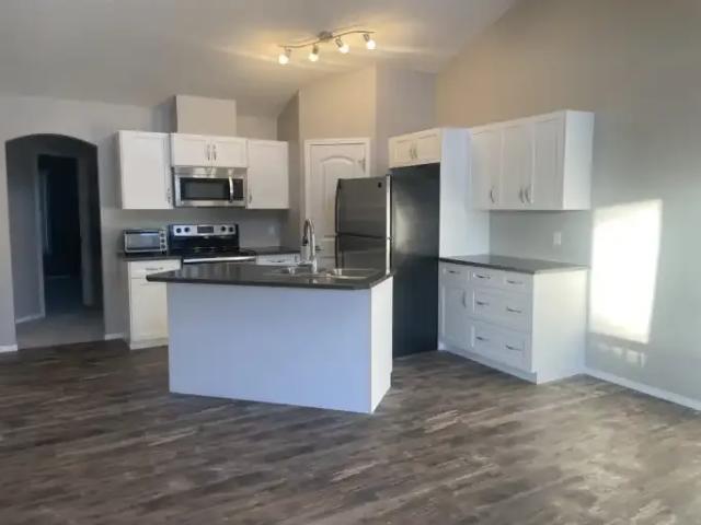 Townhouse 2 Bedroom For Rent Edmonton AB 1600 ELS98631400