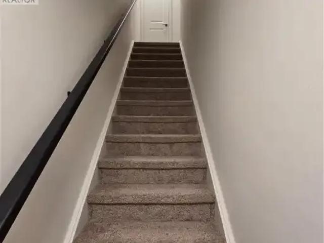 Townhouse 2 Bedroom For Rent Guelph ON 2400 ES104106774