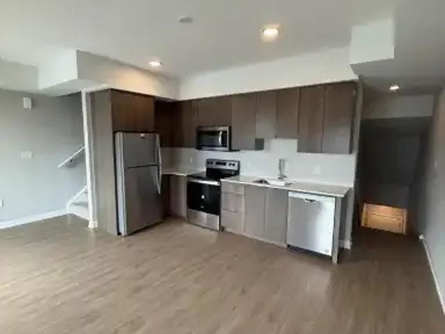 Townhouse 2 Bedroom For Rent Guelph ON 2400 ES103958755
