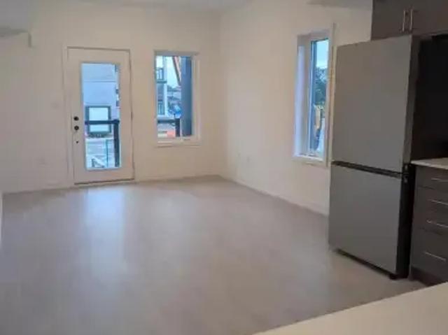 Townhouse 2 Bedroom For Rent Guelph ON 2500 ES104841987
