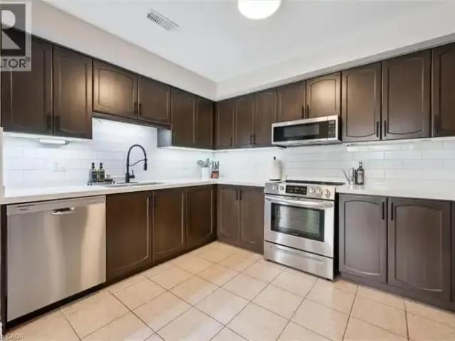 Townhouse 2 Bedroom For Rent Guelph ON 2650 ES104257378
