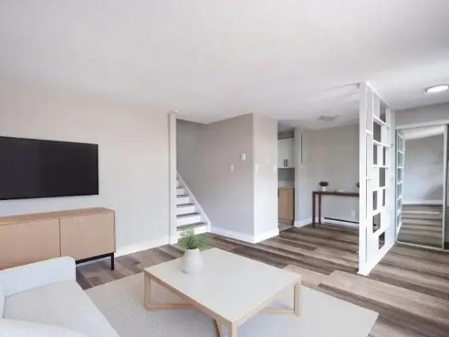 Townhouse 2 Bedroom For Rent Kitchener ON 1849 ES104036323