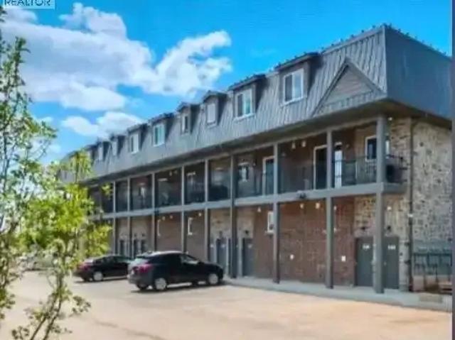 Townhouse 2 Bedroom For Rent Kitchener ON 1900 ELS102113836