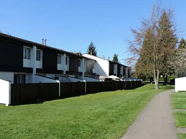 Townhouse 2 Bedroom For Rent Langley BC 2395 ES102518482
