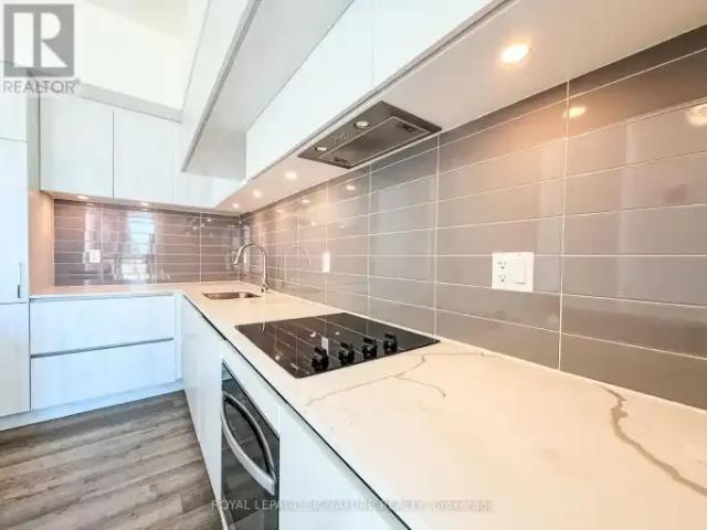 Townhouse 2 Bedroom For Rent Richmond Hill ON 2700 ES103840367