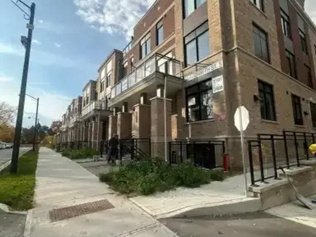 Townhouse 2 Bedroom For Rent Richmond Hill ON 2700 ES104782876
