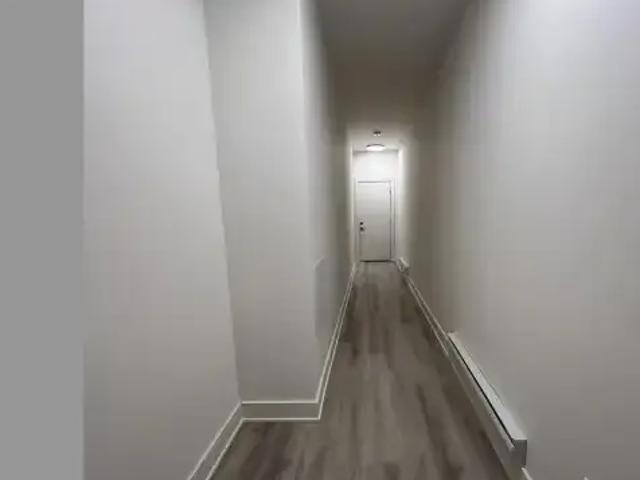Townhouse 2 Bedroom For Rent St. Catharines ON 2600 ES102052686