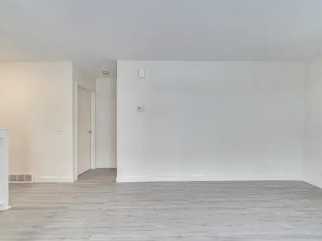 Townhouse 2 Bedroom For Rent Saskatoon SK 2119 ES103321890