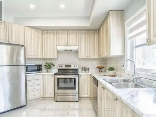 Townhouse 2 Bedroom For Rent Vaughan ON 2800 ES104711640