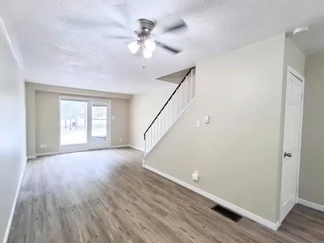 Townhouse 2 Bedroom For Rent Woodstock ON 2175 ELS96249622