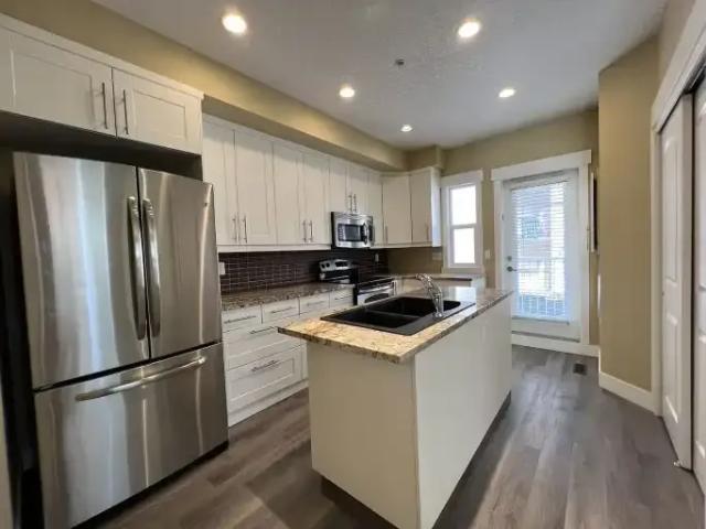 Townhouse 4.5 Bedroom For Rent Calgary AB 2850 ES102113737