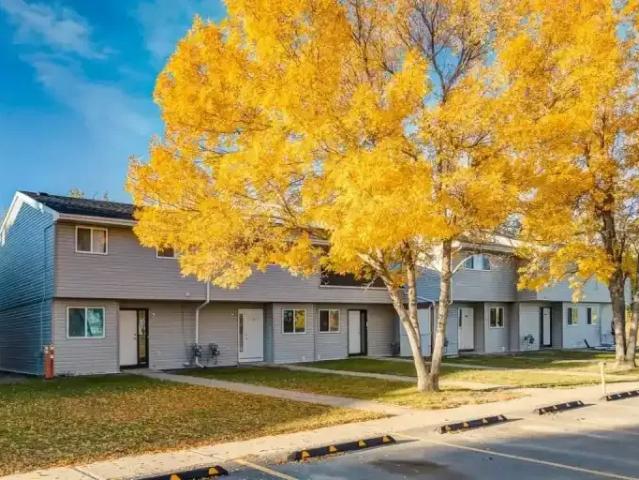 Townhouse 4 Bedroom For Rent Moose Jaw SK 2165 ES103379303