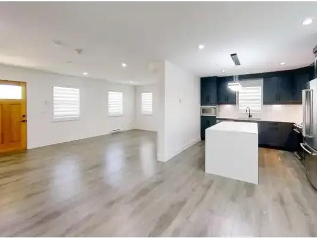 Townhouse 4 Bedroom For Rent New Westminster BC 3900 ES102306741
