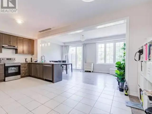 Townhouse 4 Bedroom For Rent Oakville ON 3899 ES103920599