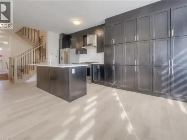Townhouse 4 Bedroom For Rent Oakville ON 3950 ES103215944