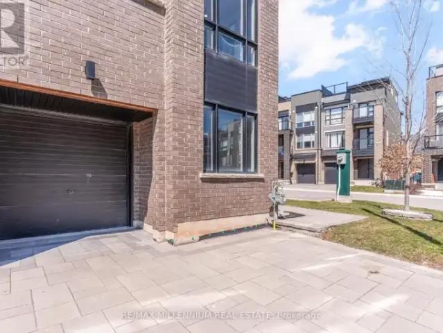 Townhouse 4 Bedroom For Rent Oakville ON 3990 ES101090295