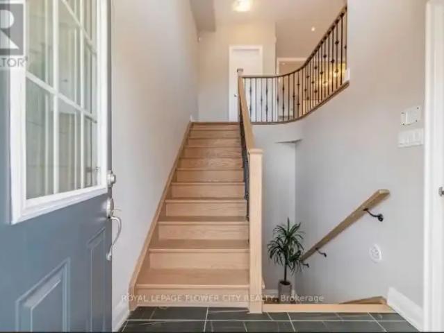 Townhouse 4 Bedroom For Rent Oakville ON 3990 ES103958786