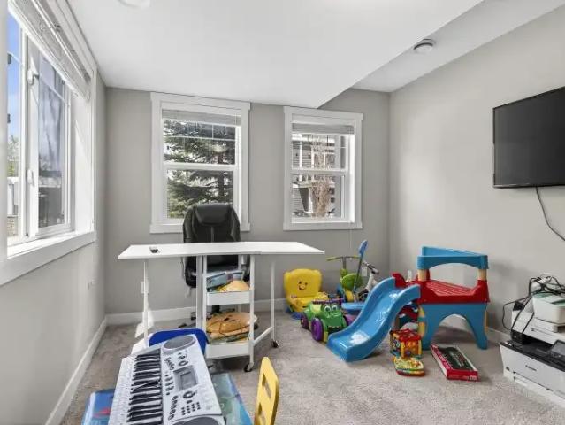 Townhouse 4 Bedroom For Rent Calgary AB 2450 ES102468211
