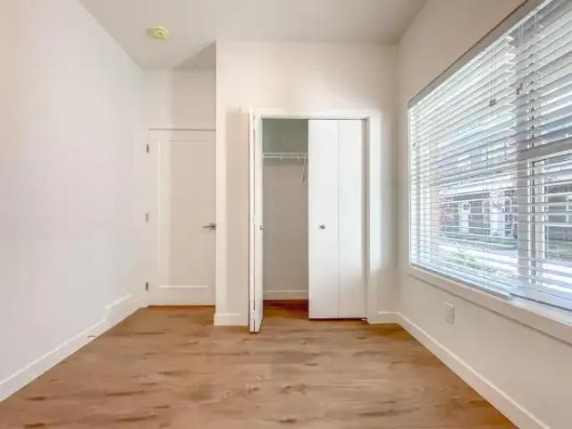 Townhouse 4 Bedroom For Rent Calgary AB 2575 ES100975267