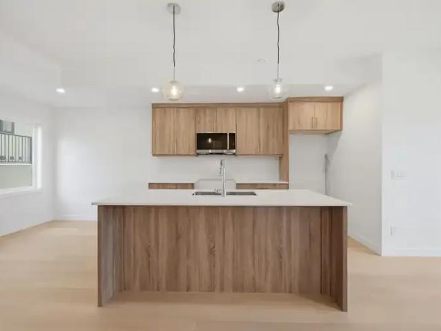 Townhouse 4 Bedroom For Rent Calgary AB 2650 ES103215844