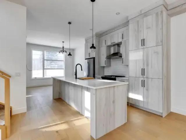 Townhouse 4 Bedroom For Rent Calgary AB 3600 ES103179030