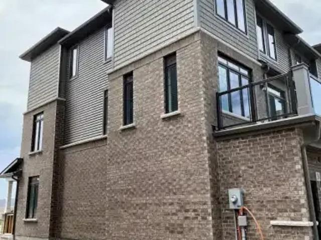 Townhouse 4 Bedroom For Rent Cambridge ON 3000 ES103367997