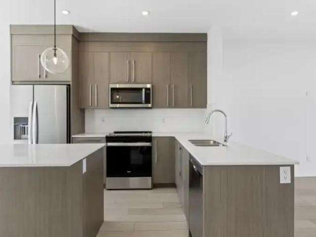 Townhouse 4 Bedroom For Rent Chestermere AB 2100 ES98140545