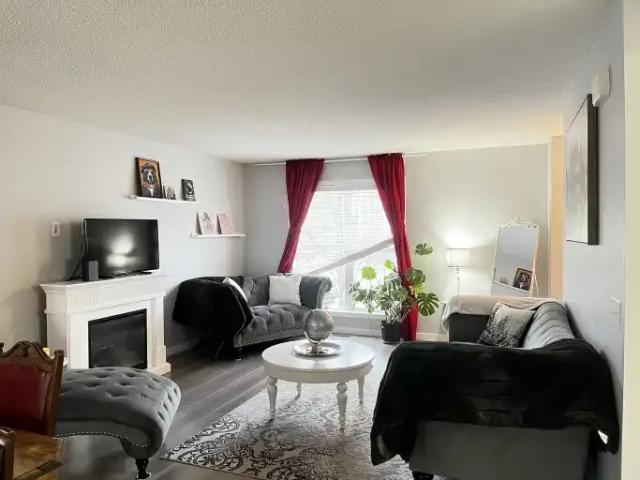 Townhouse 4 Bedroom For Rent Cochrane AB 2800 ES104957409
