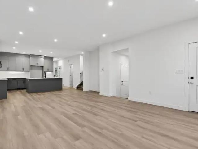 Townhouse 4 Bedroom For Rent Edmonton AB 2400 ELS102018617