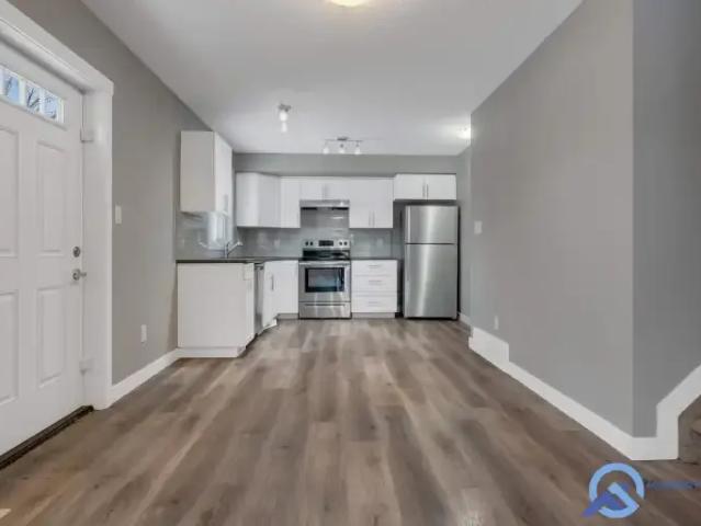 Townhouse 4 Bedroom For Rent Edmonton AB 2400 ES101042670