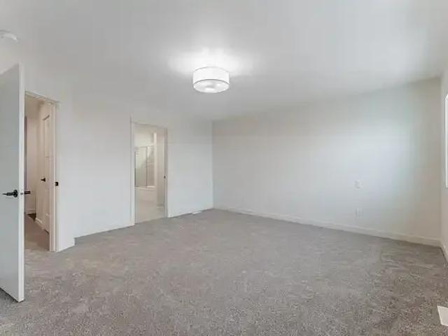 Townhouse 4 Bedroom For Rent Edmonton AB 2800 ES105087875
