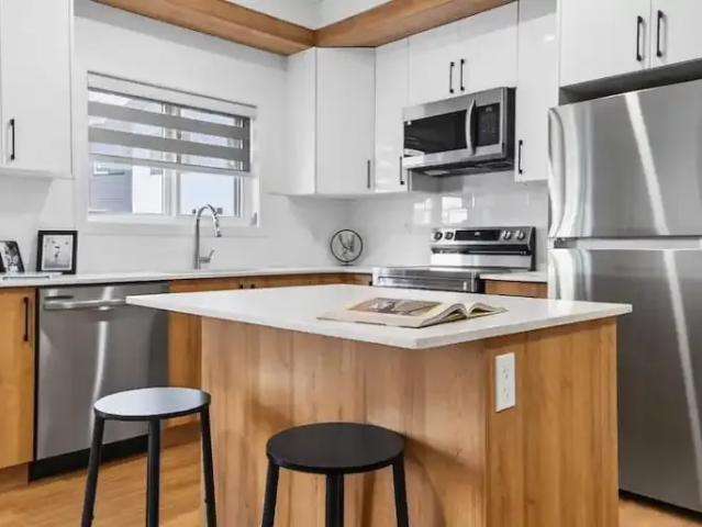 Townhouse 4 Bedroom For Rent Edmonton AB 2000 ELS101475870