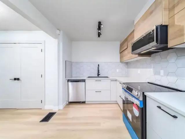 Townhouse 4 Bedroom For Rent Edmonton AB 2095 ES103367898