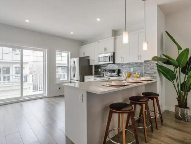 Townhouse 4 Bedroom For Rent Edmonton AB 3295 ES104598269