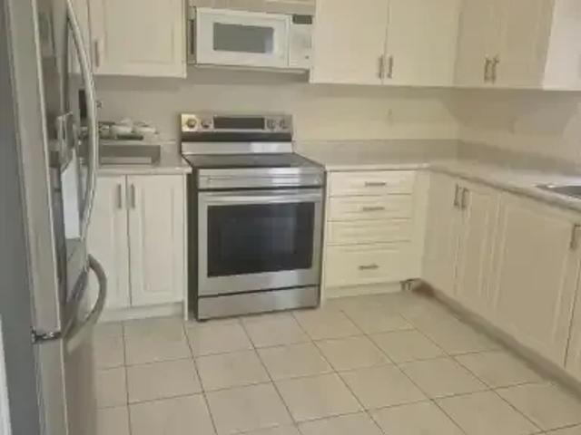 Townhouse 4 Bedroom For Rent Fort Erie ON 2400 ES104470857