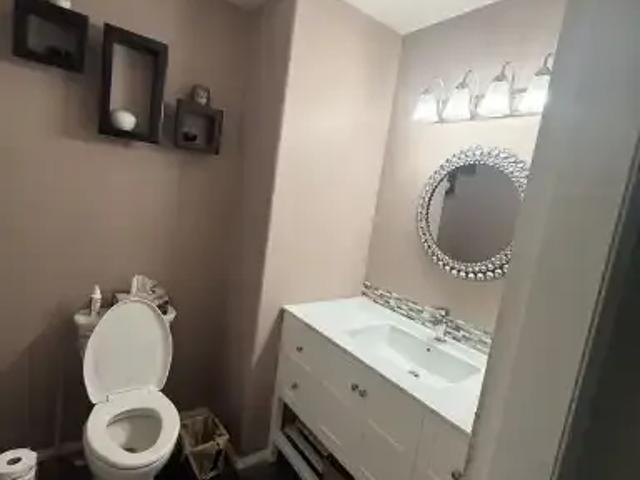 Townhouse 4 Bedroom For Rent Kelowna BC 3000 ELS102518733