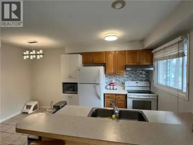 Townhouse 4 Bedroom For Rent Kitchener ON 2500 ES103487519