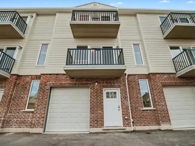 Townhouse 4 Bedroom For Rent Kitchener ON 2800 ES96908920