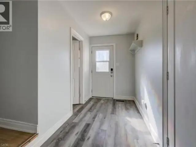 Townhouse 4 Bedroom For Rent Kitchener ON 2850 ELS101556232