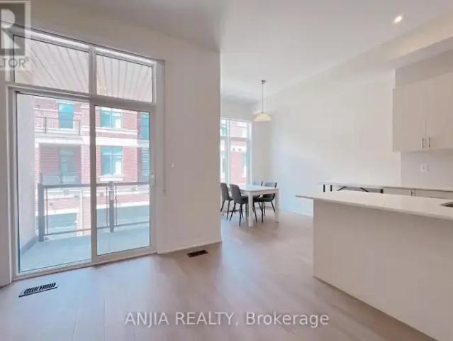 Townhouse 4 Bedroom For Rent Richmond Hill ON 3680 ES104067108