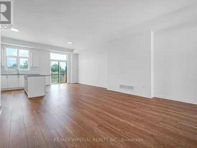 Townhouse 4 Bedroom For Rent Richmond Hill ON 3850 ES105023405