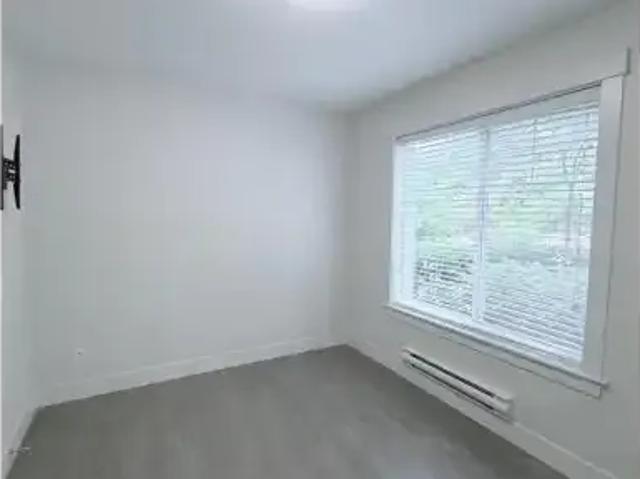 Townhouse 4 Bedroom For Rent Surrey BC 3300 ES104036414